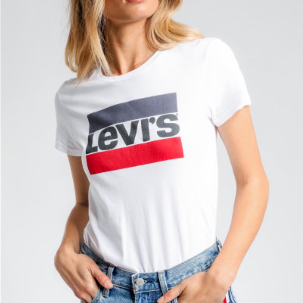 NWOT Levi’s Logo Tee